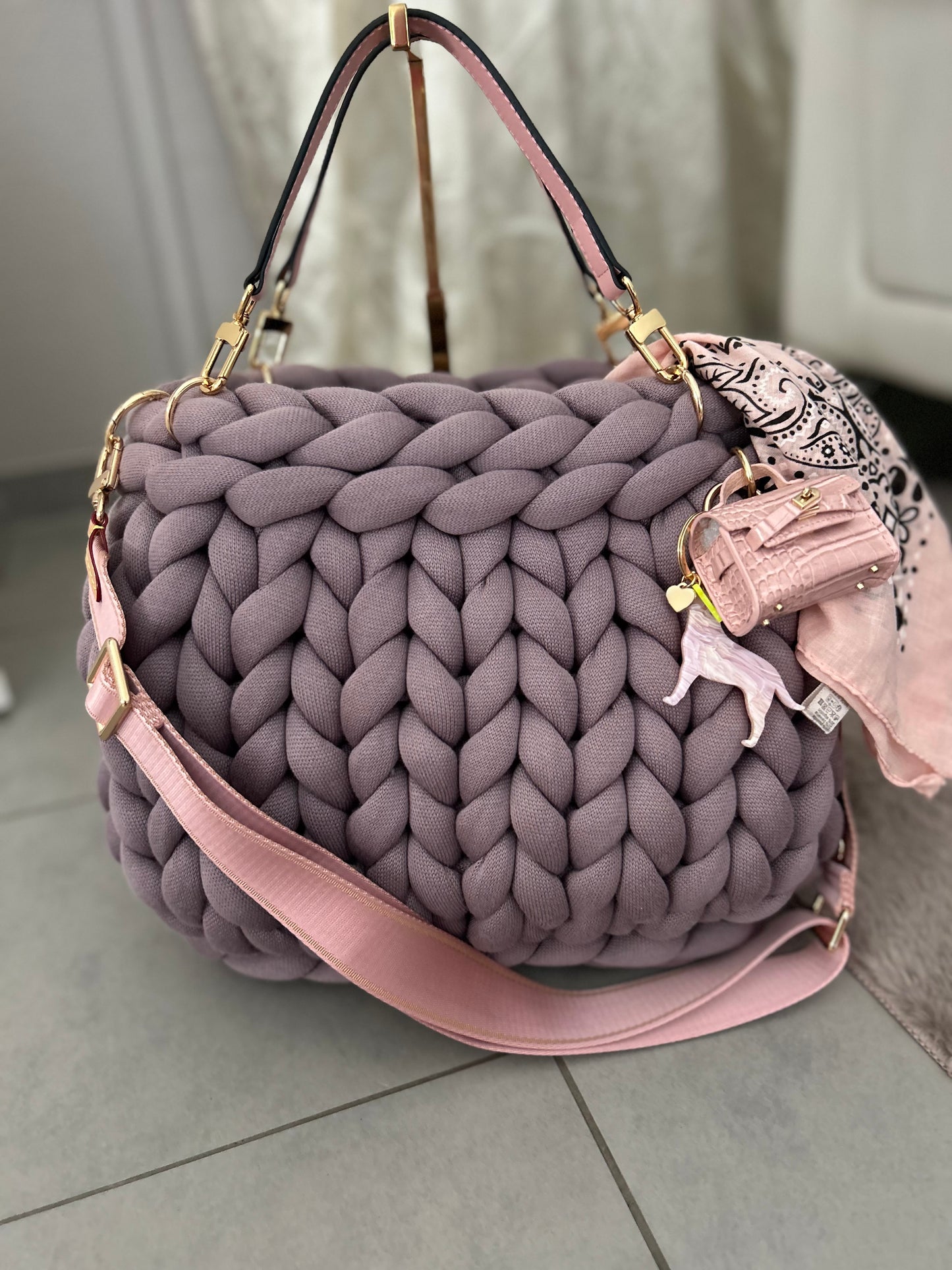 Luxuriöse Strickbag – Hochwertig verarbeitet & stilvoll ausgestattet