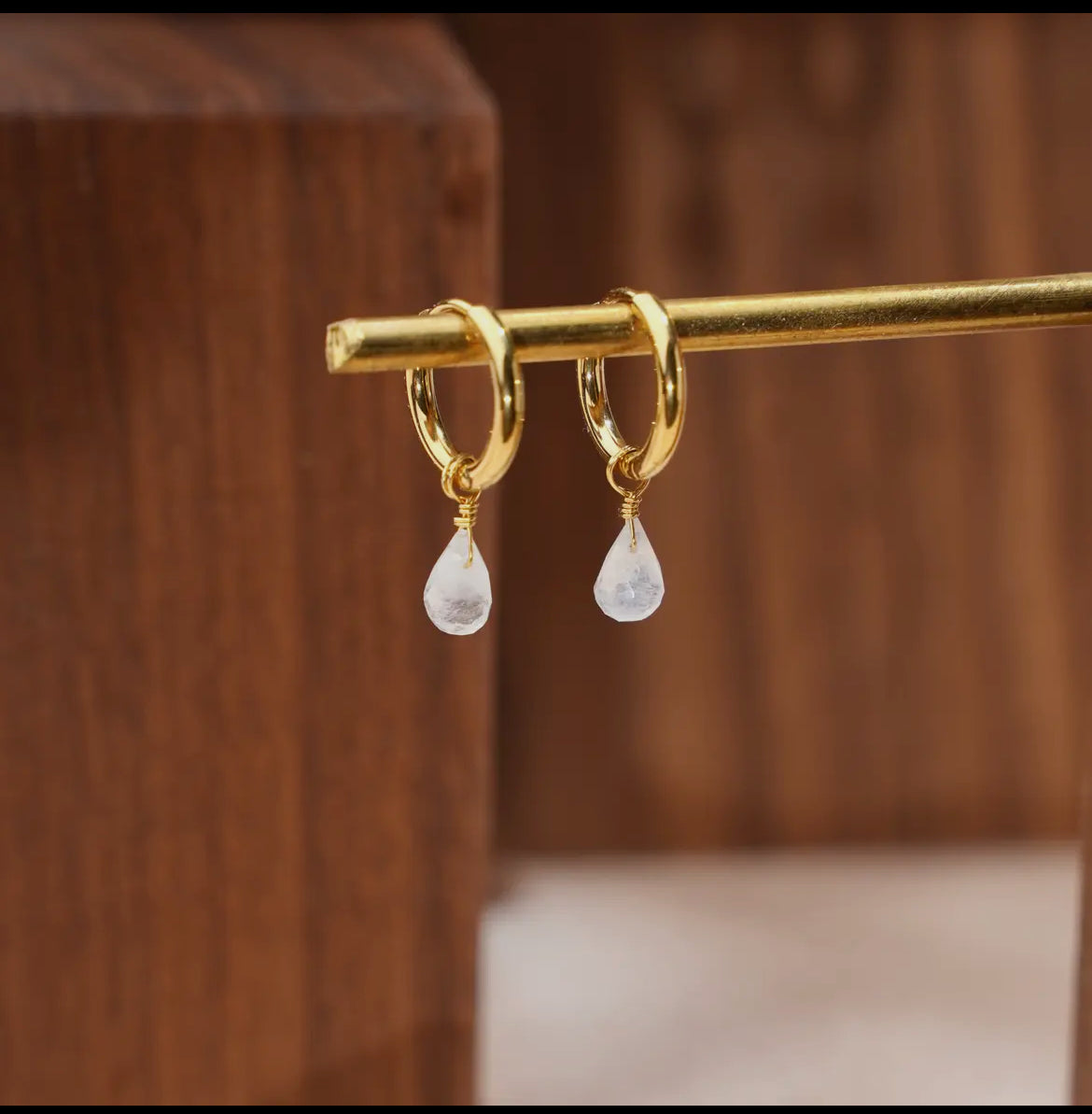 Tropfenförmige Hängeohrringe – Filigran & Elegant“