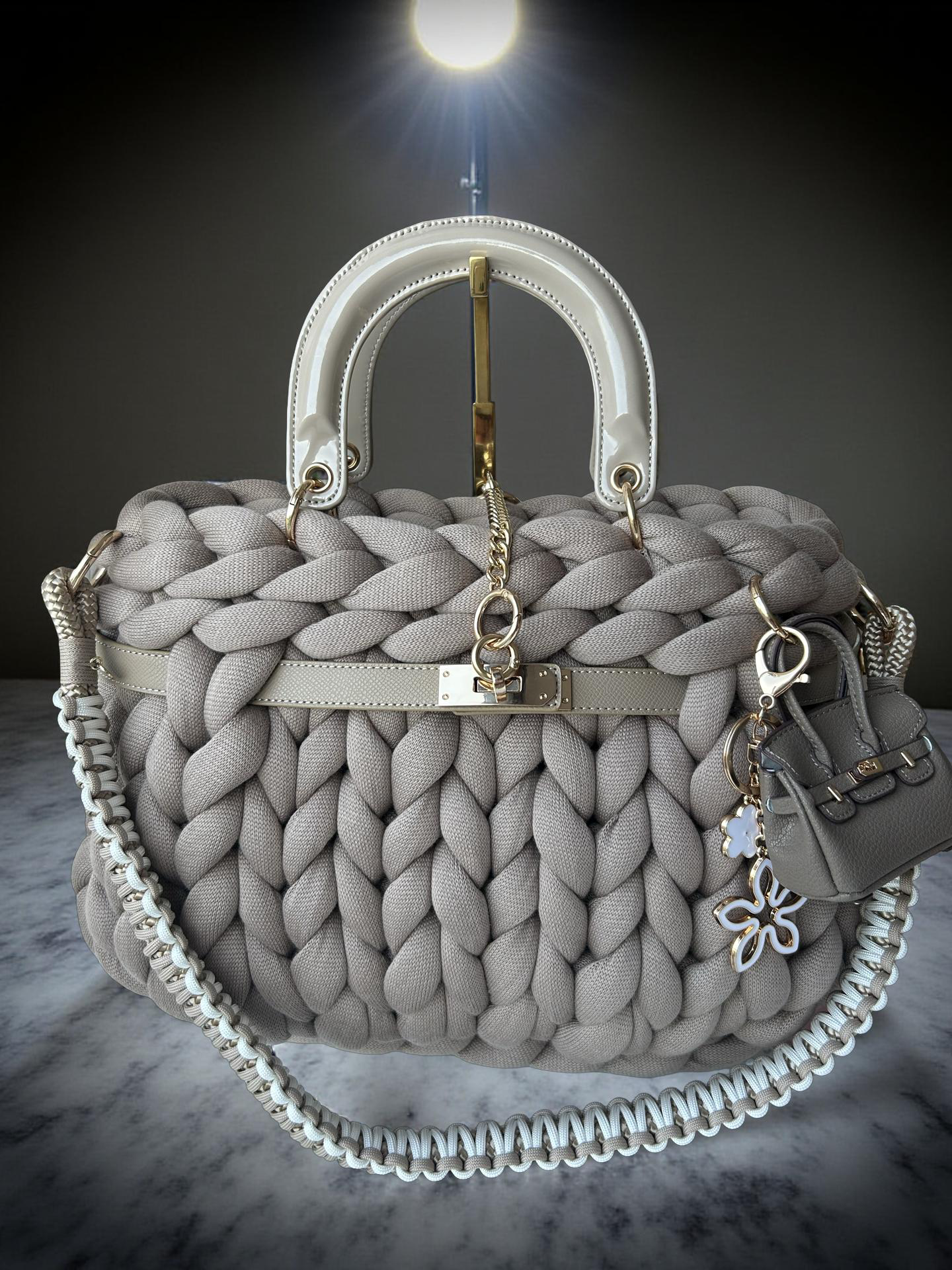 ✨ New Color Stricktasche in Taupe – Exklusiver Top-Ton mit Premium-Ausstattung