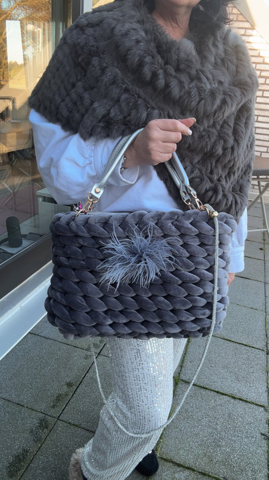 •	Shopper aus Samt in Anthrazit – Zeitlos & Elegant