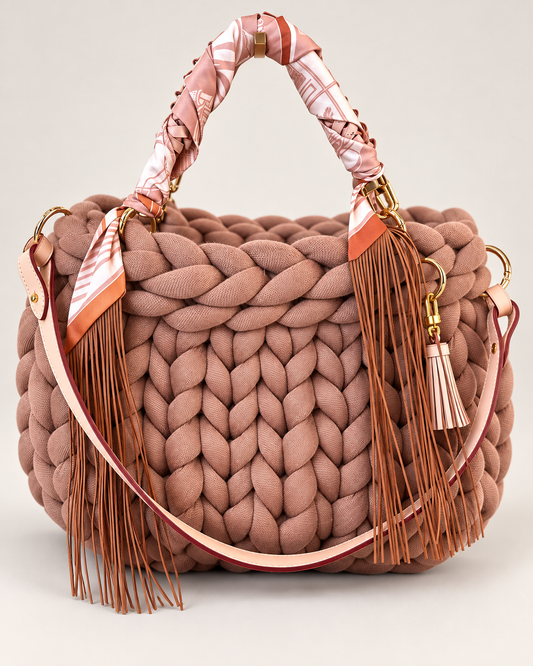 Exklusive Grobstricktasche aus Premium Cotton in Cognac – mit Echtledergriffen & edlen Accessoires