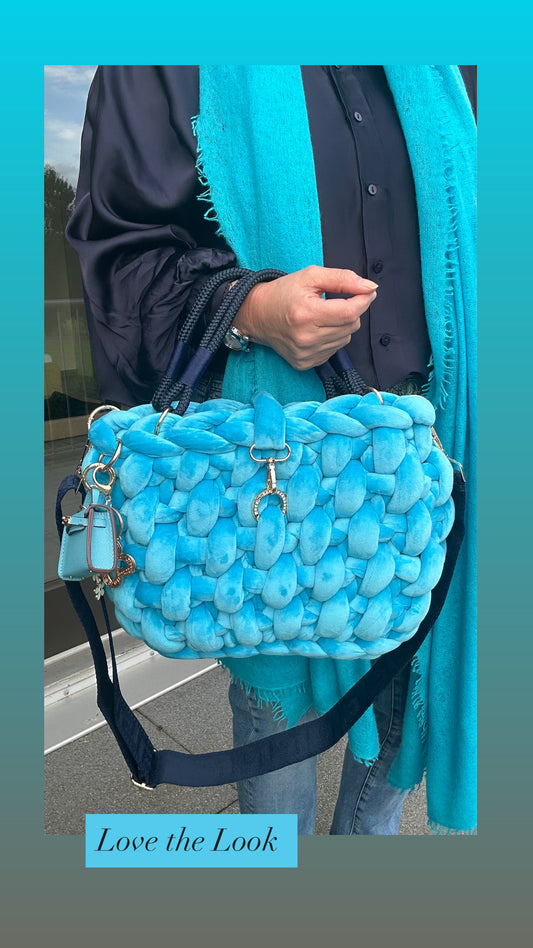 Pillowbag Nuvia – Samt Handtasche Türkis | Luxuriöse Designer Tasche 32x26 cm | Handmade