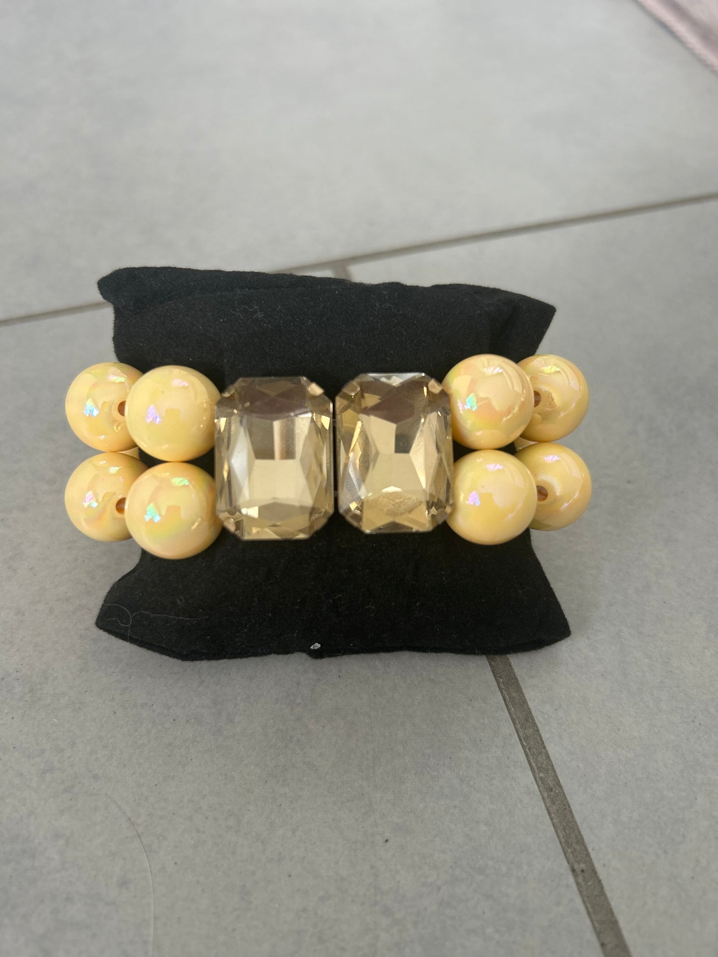 Handgefertigtes Statement Armband – Stylischer Schmuck für Damen