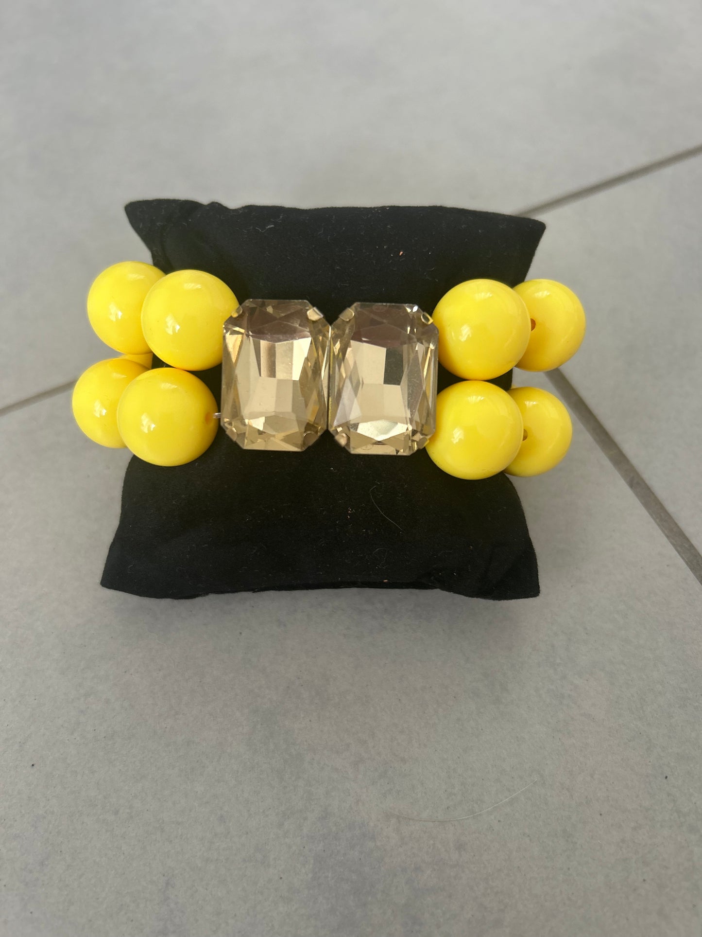 Handgefertigtes Statement Armband – Stylischer Schmuck für Damen