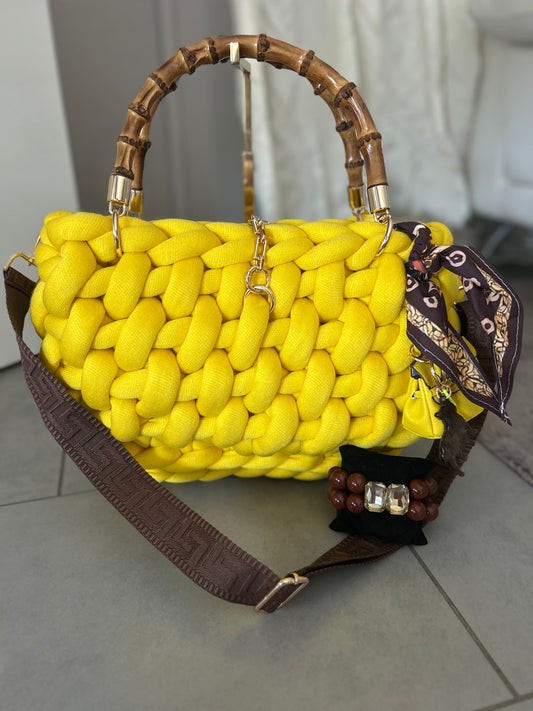 Sonnengelbe Strickbag – Das Summer-Statement für deinen Look