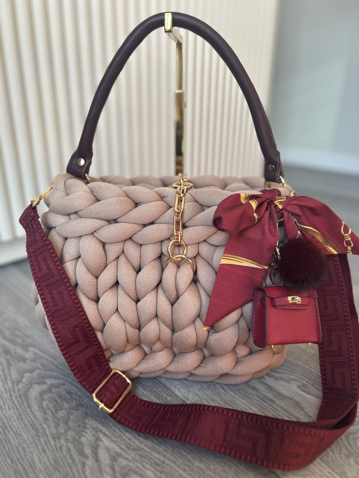 Luxury Strickbag „Taupe & Berry“ – handgefertigtes Unikat
