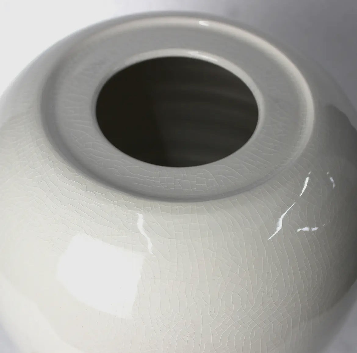 Weiße Keramik-Deckelvase – Stilvolles Wohnaccessoire
