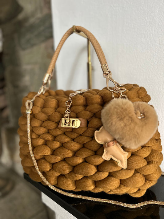 Pillowbag Wave – Designer Tasche in Ochre | 32x25 cm | Elegante Damen Handtasche in Wellenform