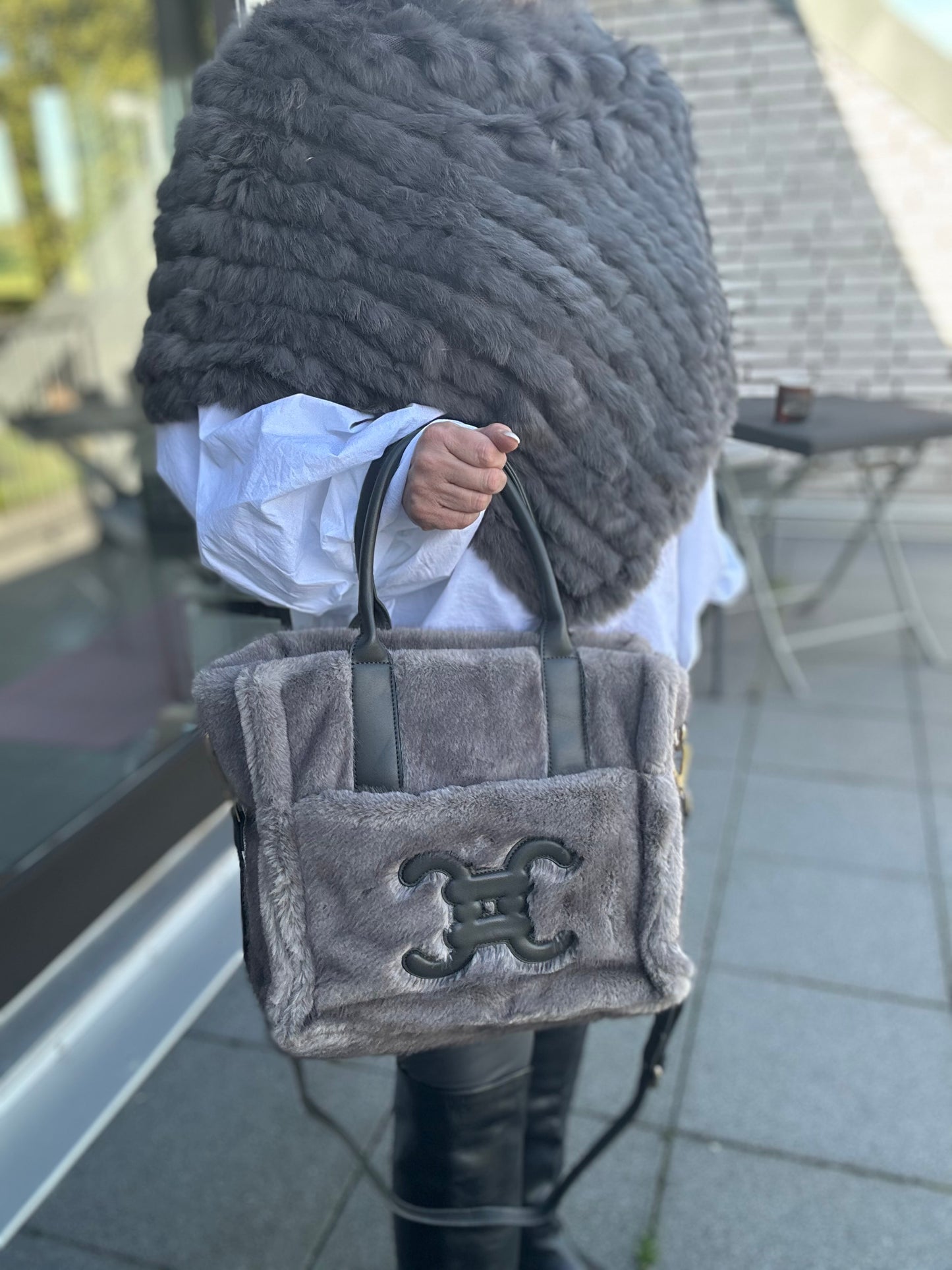 Edler Kunstfell-Shopper in Silbergrau – Stilvoll & vielseitig