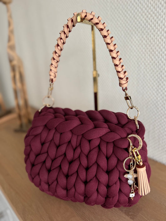 „Grobstricktasche in Burgundy – Mit Neuem Verschluss“