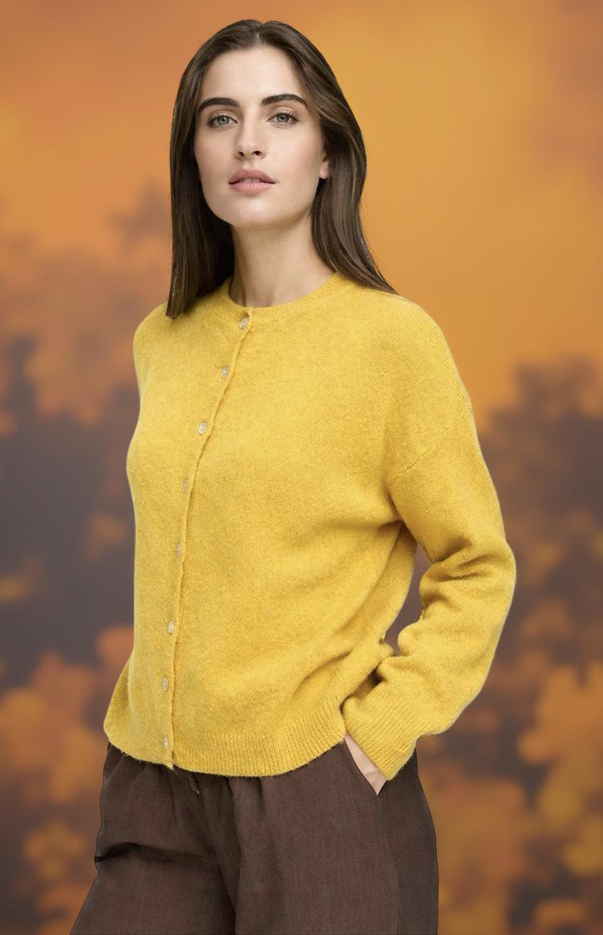 Strickjacke aus Baby-Alpaka mit Rundhalsausschnitt & Perlmuttknöpfen